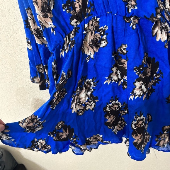 NWT Altar'd State Floral Blue Long Sleeve Romper Jumpsuit Size Large Snap Button - Picture 7 of 12